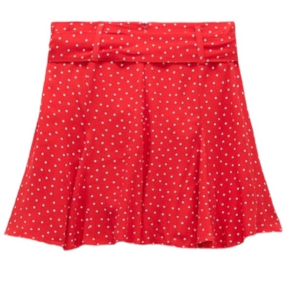 Zara Red skirt short, super comfortable and fabric with a 100%viscose - Picture 3 of 15